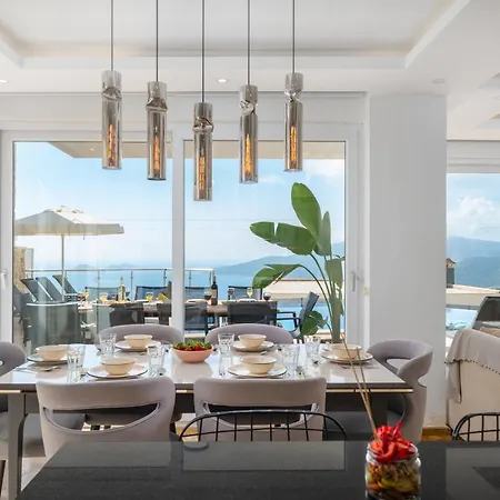 Luxury 5 Bedroom In Great Sea Views *