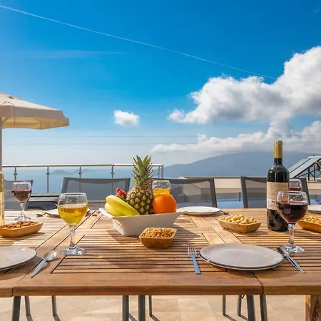 Luxury 5 Bedroom In Great Sea Views Villa *