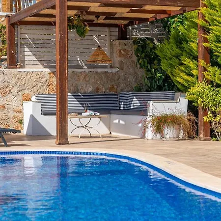 Luxury 5 Bedroom In Great Sea Views *