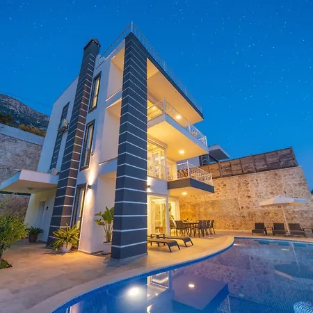 Luxury 5 Bedroom In Great Sea Views
